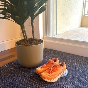 Hoka running shoes size US 6 , Uk 4.5, EU 37 1/2, JPN 23